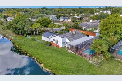 7741 SW 170th St, Palmetto Bay, FL 33157 - Photo 1