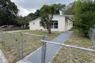 607 N 19th St, Fort Pierce, FL 34950 - Photo 1