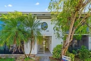 915 NE 199th St, Miami, FL 33179 - Photo 1