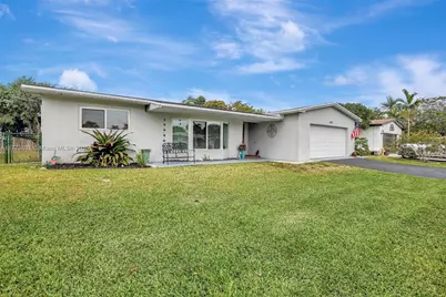 9460 NW 3rd St, Pembroke Pines, FL 33024 - Photo 1