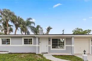 813 Sarazen Dr, West Palm Beach, FL 33413 - Photo 1