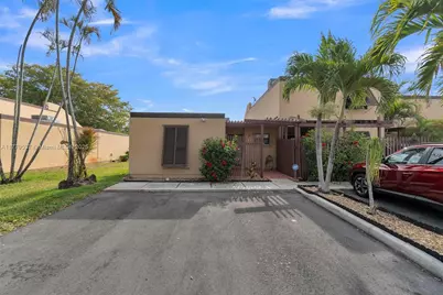 1341 E Golfview Dr, Pembroke Pines, FL 33026 - Photo 1