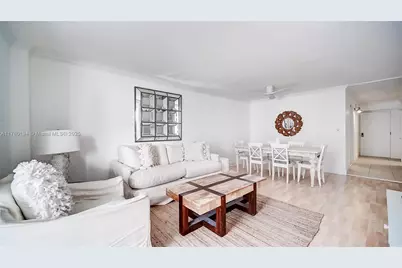 2401 Collins Ave #904, Miami Beach, FL 33140 - Photo 1