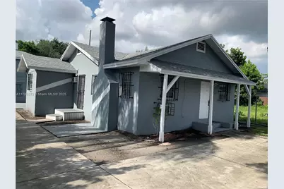 1121 NW 40th St, Miami, FL 33127 - Photo 1