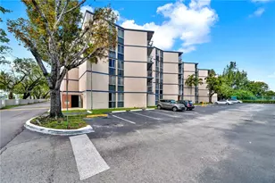 7125 NW 186th St, Hialeah, FL 33015 - Photo 1