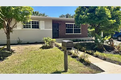 300 NE 122nd St, North Miami, FL 33161 - Photo 1