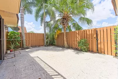 2585 Garden Ct, Cooper City, FL 33026 - Photo 3