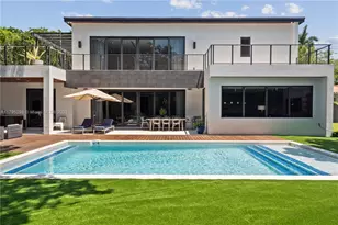 58 Bay Heights Dr, Miami, FL 33133 - Photo 1