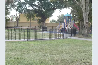 10000 NW 80th Ct #2223, Hialeah Gardens, FL 33016 - Photo 1