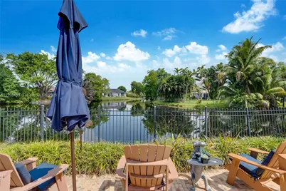 610 Lake Dasha Cir, Plantation, FL 33324 - Photo 1