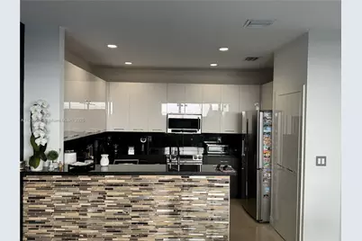 8162 NW 114th Pl, Doral, FL 33178 - Photo 1