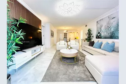 6039 Collins Ave #1507, Miami Beach, FL 33140 - Photo 1