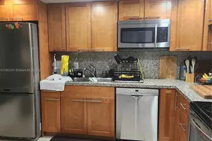 158 Lakeview Dr, Weston, FL 33326 - Photo 1