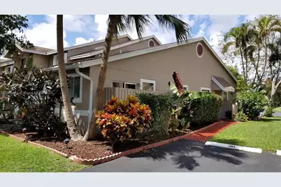 1993 E Discovery Cir E, Deerfield Beach, FL 33442 - Photo 1