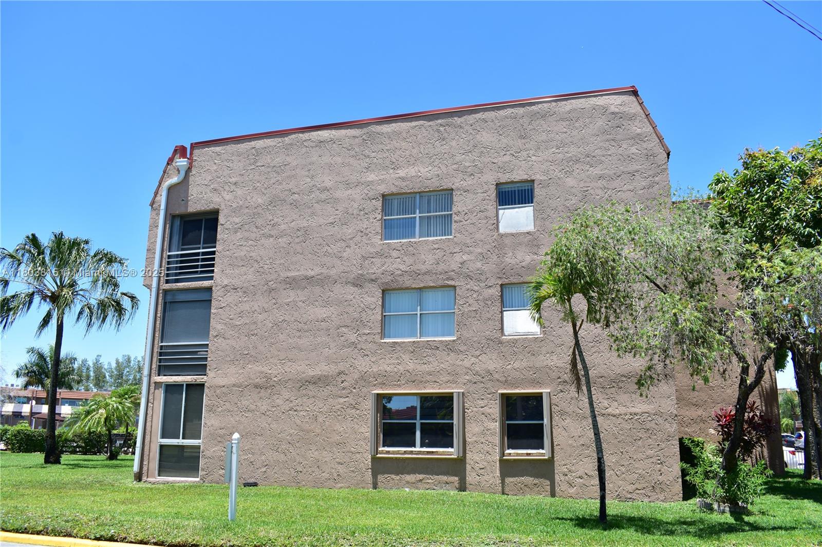 9681 Sunrise Lakes Blvd #301, Sunrise, FL 33322 - MLS A11803815 ...