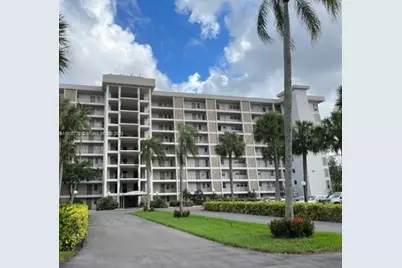 3150 N Palm Aire Dr #402, Pompano Beach, FL 33069 - Photo 1