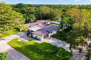 7530 SW 134th St, Pinecrest, FL 33156 - Photo 1