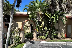 301 SW 86th Ave, Pembroke Pines, FL 33025 - Photo 1