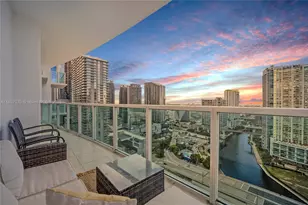 31 SE 5th St, Miami, FL 33131 - Photo 1