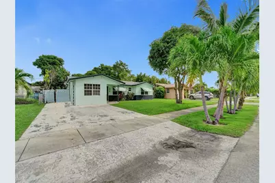 221 NE 31st St, Pompano Beach, FL 33064 - Photo 1