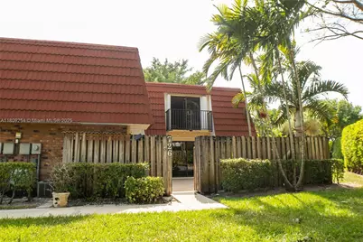 726 NW 98th Cir, Plantation, FL 33324 - Photo 1