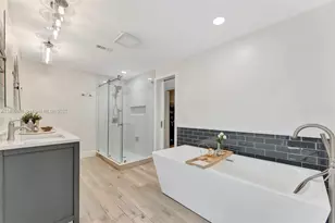 651 E Lake Dasha Dr, Plantation, FL 33324 - Photo 1