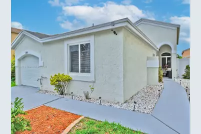 2810 River Run Cir E, Miramar, FL 33025 - Photo 1