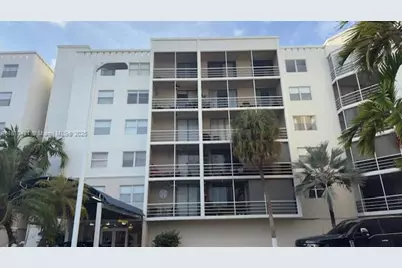 2821 N Miami Beach Blvd #4M, North Miami Beach, FL 33160 - Photo 1