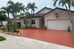 8792 NW 167th St, Miami Lakes, FL 33018 - Photo 1