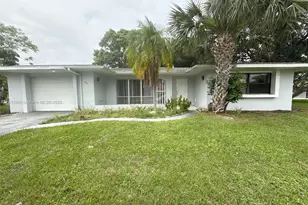 401 NE Cornwall Ave, Port Saint Lucie, FL 34983 - Photo 1