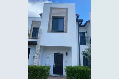 805 NE 211 St, Miami, FL 33179 - Photo 1