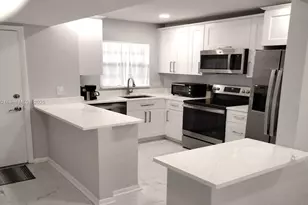 200 Jacaranda Country Club Dr, Plantation, FL 33324 - Photo 1