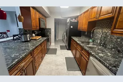 11040 S Lakeview Dr, Pembroke Pines, FL 33026 - Photo 1