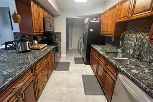 11040 S Lakeview Dr, Pembroke Pines, FL 33026 - Photo 1