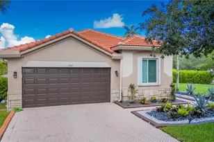1753 Aspen Ln, Weston, FL 33327 - Photo 1