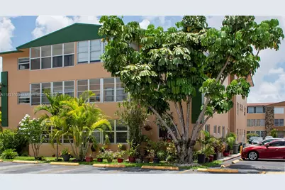 110 Royal Palm Rd #319, Hialeah Gardens, FL 33016 - Photo 1