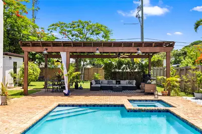410 SW 18th Ct, Fort Lauderdale, FL 33315 - Photo 1