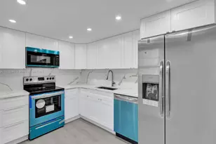 3700 Oaks Clubhouse Dr, Pompano Beach, FL 33069 - Photo 1