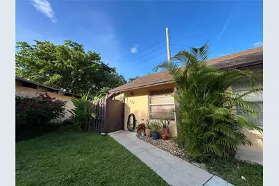 121 Briarwood Cir #1-5, Hollywood, FL 33024 - Photo 1