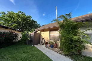 121 Briarwood Cir, Hollywood, FL 33024 - Photo 1