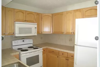 250 W Palm Cir W #201, Pembroke Pines, FL 33025 - Photo 1