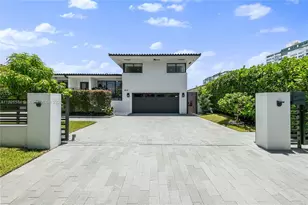 2010 NE 122nd Rd, North Miami, FL 33181 - Photo 1