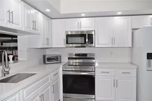 700 SW 128th Ave, Pembroke Pines, FL 33027 - Photo 1