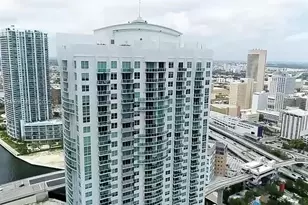 31 SE 5th St, Miami, FL 33131 - Photo 1