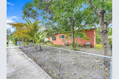 15705 NE 10th Ave, North Miami Beach, FL 33162 - Photo 1