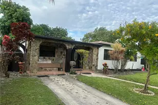 560 NE 158th St, Miami, FL 33162 - Photo 1