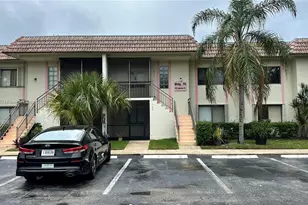 413 Lakeview Dr, Weston, FL 33326 - Photo 1