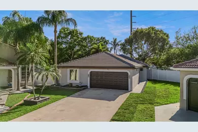 18396 NW 6th St, Pembroke Pines, FL 33029 - Photo 1