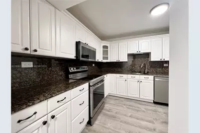 6039 Collins Ave #512, Miami Beach, FL 33140 - Photo 1