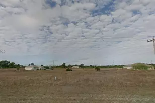 914 Columbus Blvd, Lehigh Acres, FL 33974 - Photo 1